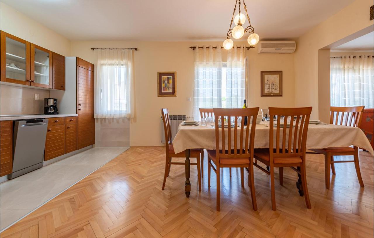 Cozy Apartment In Zadar With Wifi Exterior photo